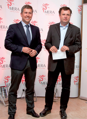 (Od lewej) wiceprezydent Sopotu Bartosz Piotrusiewicz i prezydent Sopotu Jacek Karnowski